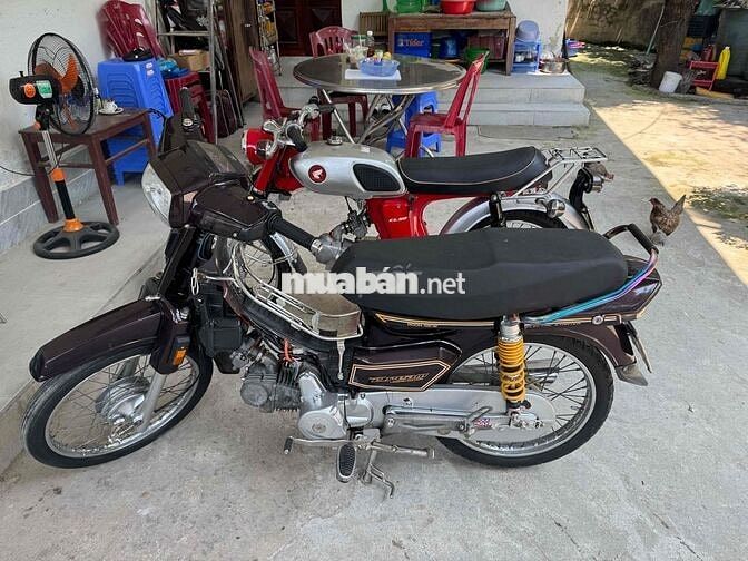 Honda Dream Thái màu Nâu
