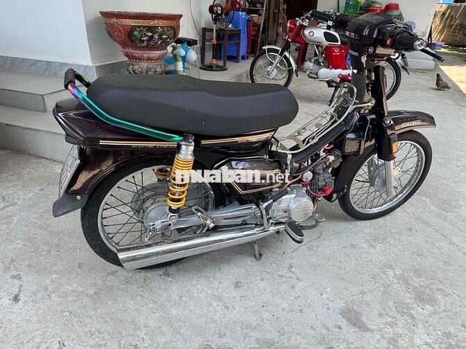 Honda Dream Thái màu Nâu