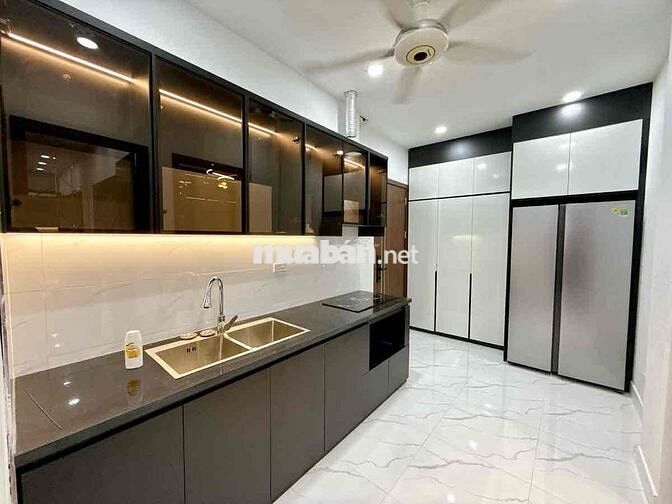 Tập thể Kim Ngưu, lô góc, 3 ngủ , thoáng sáng , sát mặt phố, ở ngay