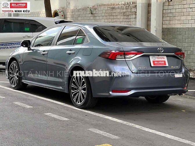 Toyota Altis 2022 1.8V 30.000 km Xám