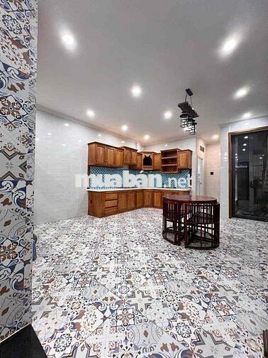 Nhà đẹp, hẻm nhánh, cách hồ Búng Xáng chỉ 50 m, đậu xe hơi thoải mái