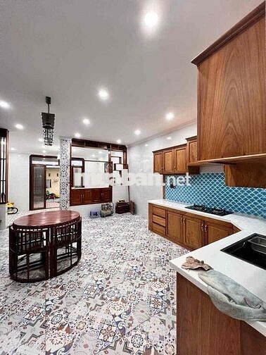Nhà đẹp, hẻm nhánh, cách hồ Búng Xáng chỉ 50 m, đậu xe hơi thoải mái