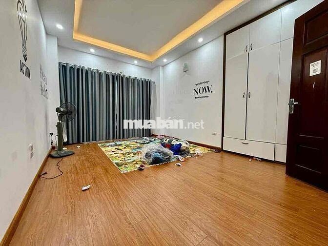Siêu Phẩm Tây Hồ 40m2 - 5 Tầng - Ở Ngay - Gần Phố - Giá 10 Tỷ