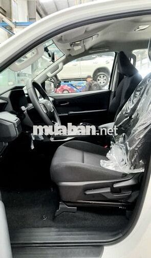 Toyota Hilux 2026 2.8MT Trắng ngọc