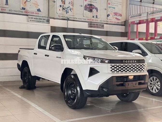 Toyota Hilux 2026 2.8MT Trắng ngọc