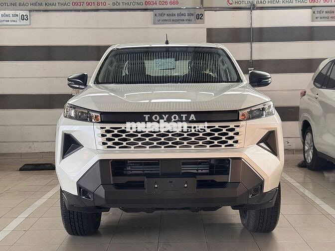 Toyota Hilux 2026 2.8MT Trắng ngọc