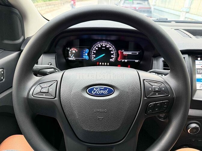 Ford Everest 2019 Ambient Trắng