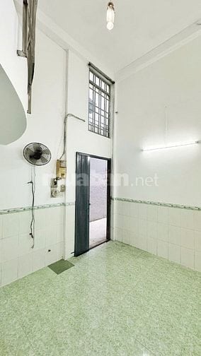 Cho thuê nhà nguyên căn 8/3 Co Giang , Q1 ( miễn trung gian )