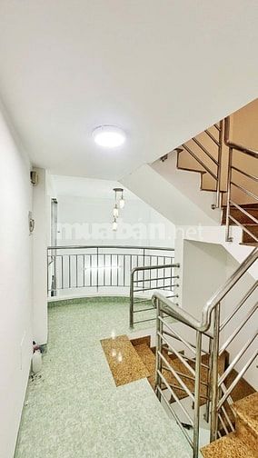 Cho thuê nhà nguyên căn 8/3 Co Giang , Q1 ( miễn trung gian )