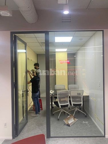 Tuyeen Gấp 4 Thợ nhôm kính có chỗ ở lại 