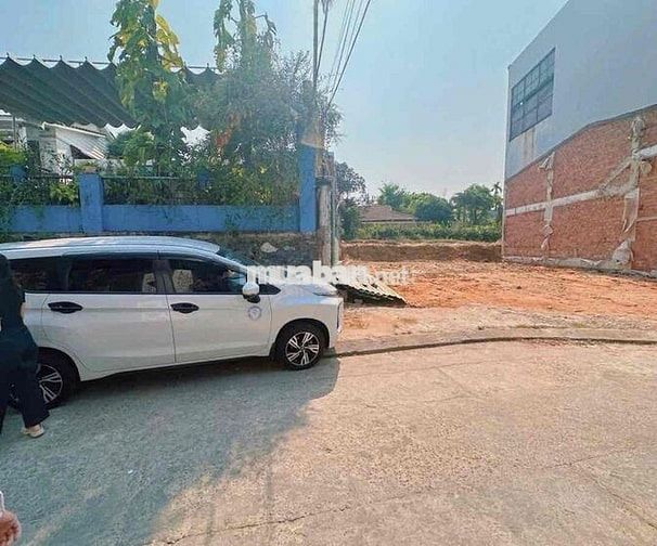 Đất cách mạng tháng 8, Ô tô đỗ thông Thăng Long Giá Rẻ nhất phân khúc