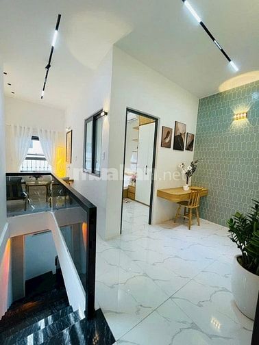 NHÀ ĐẸP 2 TẦNG K/LÝ THÁI TỔ, CÁCH ĐUÒNG CHÍNH VÀI BƯƠC CHÂN