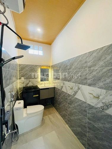 NHÀ ĐẸP 2 TẦNG K/LÝ THÁI TỔ, CÁCH ĐUÒNG CHÍNH VÀI BƯƠC CHÂN