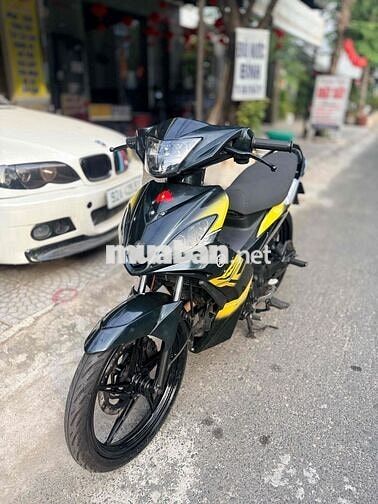 Yamaha EẼciterxún áo  2010 Đen vàng