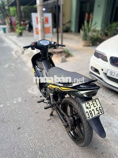 Yamaha EẼciterxún áo  2010 Đen vàng