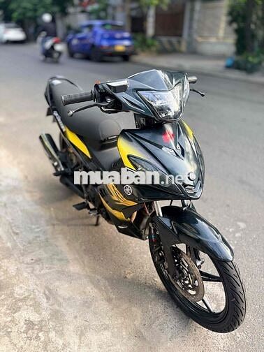 Yamaha EẼciterxún áo  2010 Đen vàng