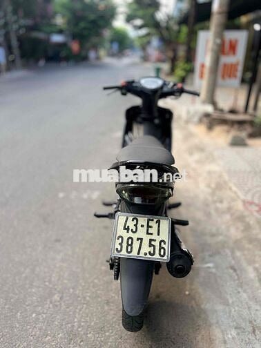 Yamaha EẼciterxún áo  2010 Đen vàng