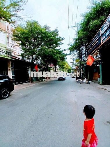 NHÀ 4 TẦNG CÓ SÂN Ô TÔ – 4PN 5WC – MẶT TIỀN KDC HỒNG LONG