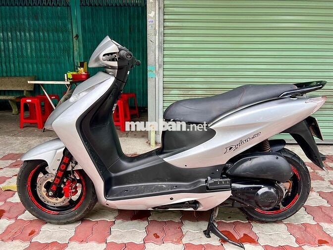 Honda Dylan Bạc