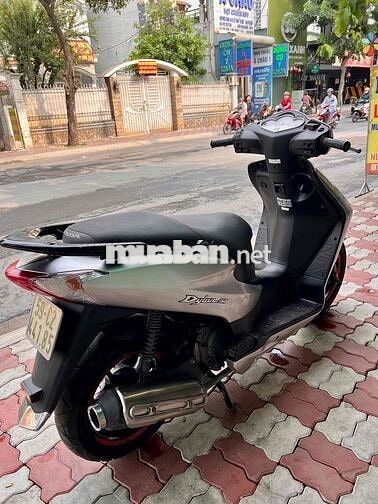 Honda Dylan Bạc