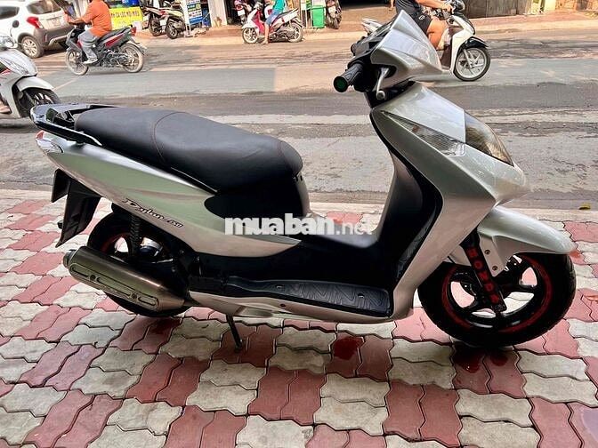 Honda Dylan Bạc