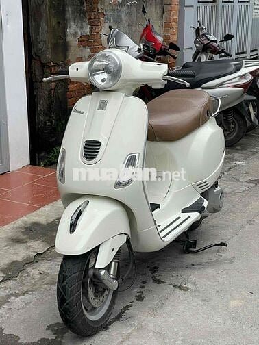 Piaggio Vespa 3vie 2015 tiết kiệm xăng, chạy êm