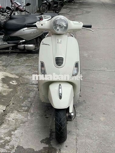 Piaggio Vespa 3vie 2015 tiết kiệm xăng, chạy êm
