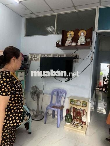 nhà khu C 3 đường Phạm hùng cách chợ 80 m ra quận 5 khoảng 5 phút gần