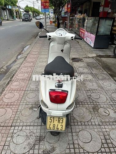 Piaggio Vespa màu Trắng