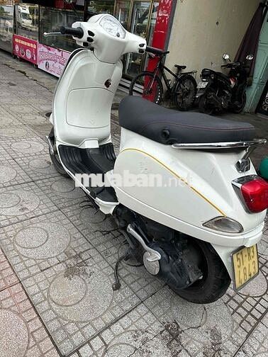 Piaggio Vespa màu Trắng