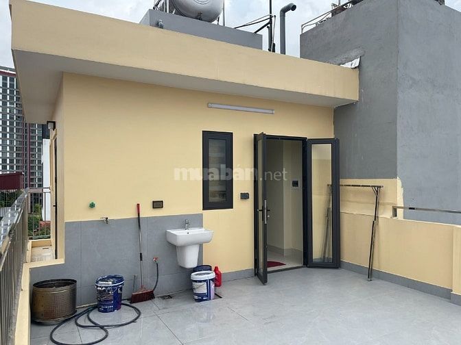 Cho thuê nhà mới, có thang máy, gần Công viên Ngọc Thụy Long Biên