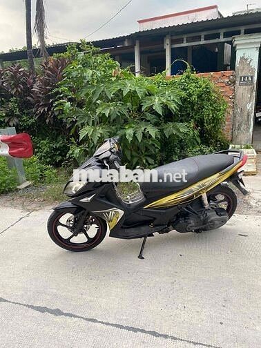 Yamaha Novo 4 Đen vàng