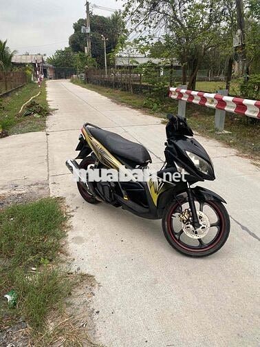 Yamaha Novo 4 Đen vàng