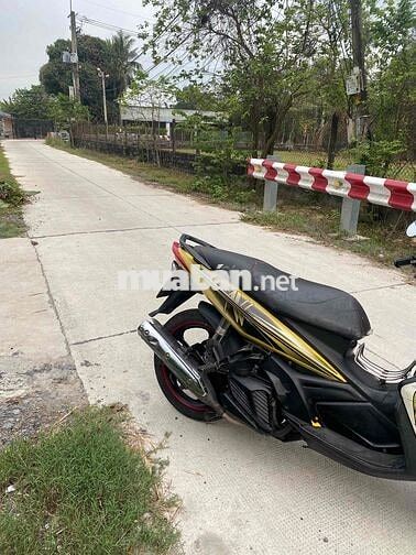 Yamaha Novo 4 Đen vàng