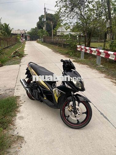 Yamaha Novo 4 Đen vàng