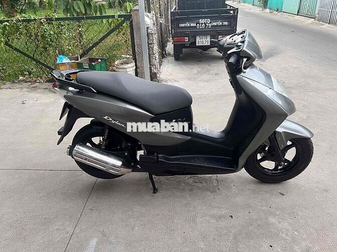 Cần bán 1 chiếc Honda Dylan 150 Xám