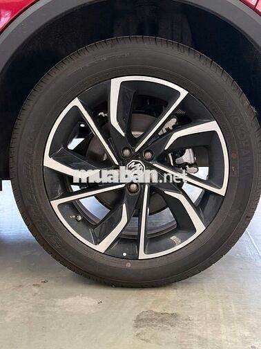 MG ZS LUX 2025 màu Đỏ 5.000 km
