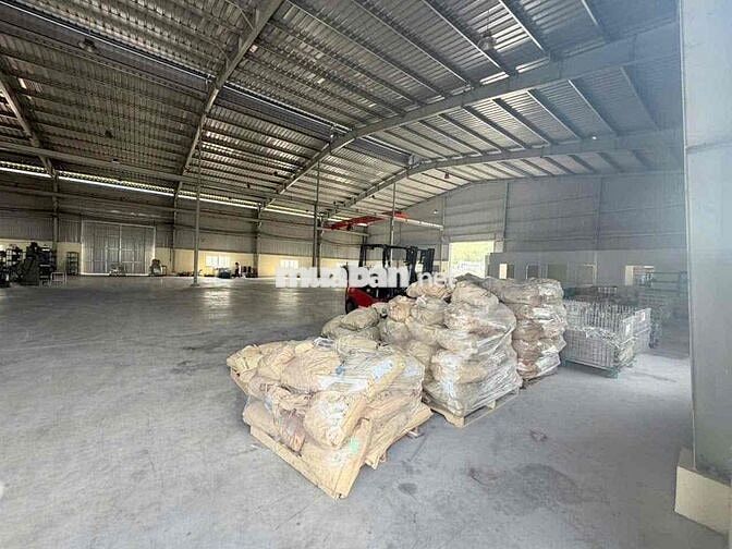 Cho thuê xưởng đẹp DT Khuôn Viên 3600m2 ,điện 3F ,Gần chợ quang thắng