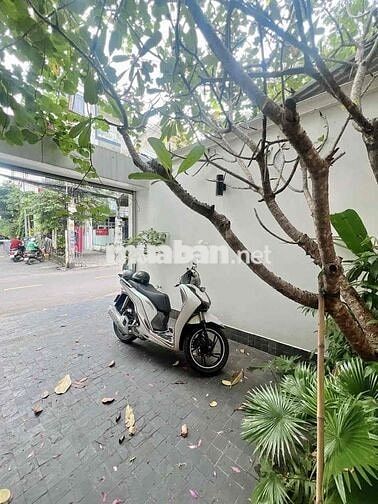 NHÀ MẶT TIỀN, DÒNG TIỀN 20TRIỆU/THÁNG, HBC THỦ ĐƯC