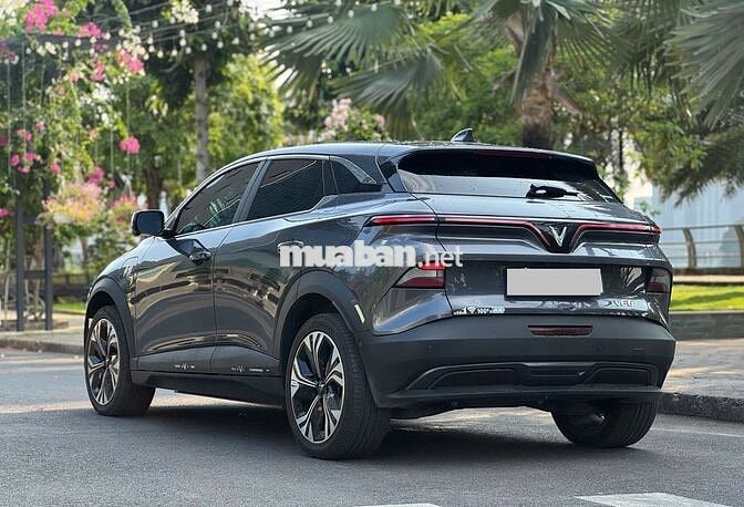 VinFast VF6 2023 màu Xám ODO 58.000Km còn free sạc