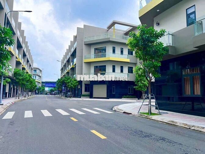 Nhà phố giá tốt ngay trung tâm phường uyên Hưng , TPHCM