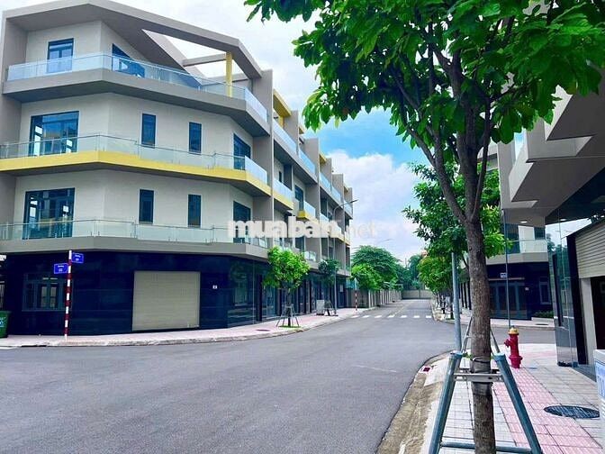 Nhà phố giá tốt ngay trung tâm phường uyên Hưng , TPHCM