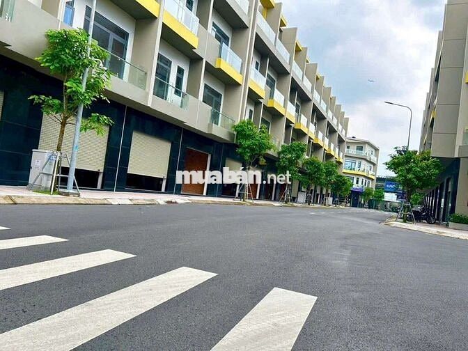 Nhà phố giá tốt ngay trung tâm phường uyên Hưng , TPHCM