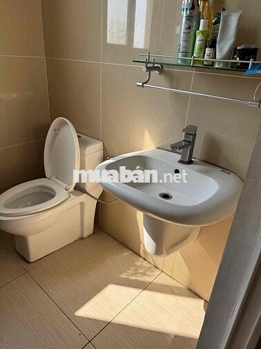 Cho thuê gấp 1 phòng thoáng mát ở chung cư Đức Khải quận 7