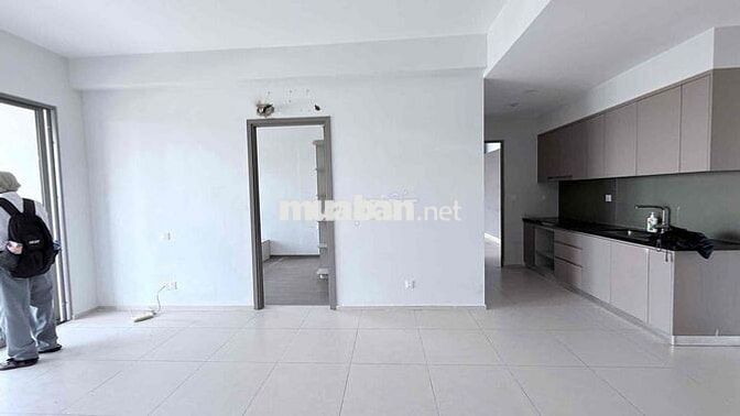 Căn 2PN có bancon; View Hồ bơi. Có Nội thất. Giá 8 triệu/tháng