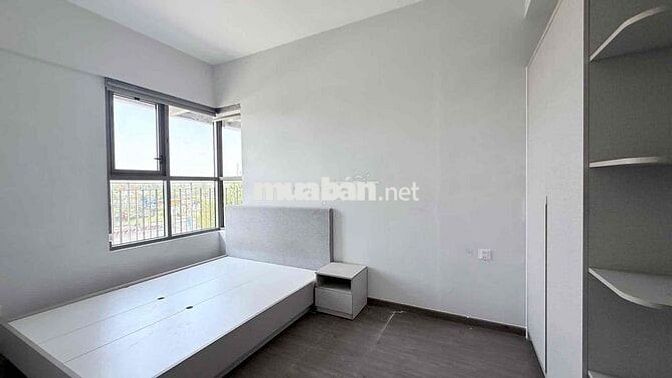 Căn 2PN có bancon; View Hồ bơi. Có Nội thất. Giá 8 triệu/tháng