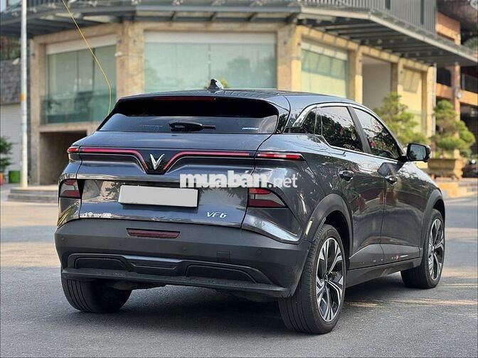 VinFast VF6 2023 màu Xám ODO 58.000Km còn free sạc