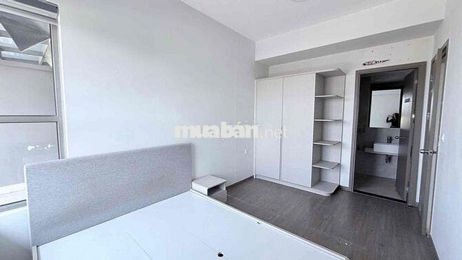 Căn 2PN có bancon; View Hồ bơi. Có Nội thất. Giá 8 triệu/tháng