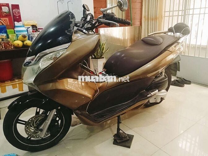 Honda PCX màu Vàng đồng