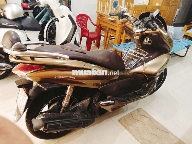Honda PCX màu Vàng đồng